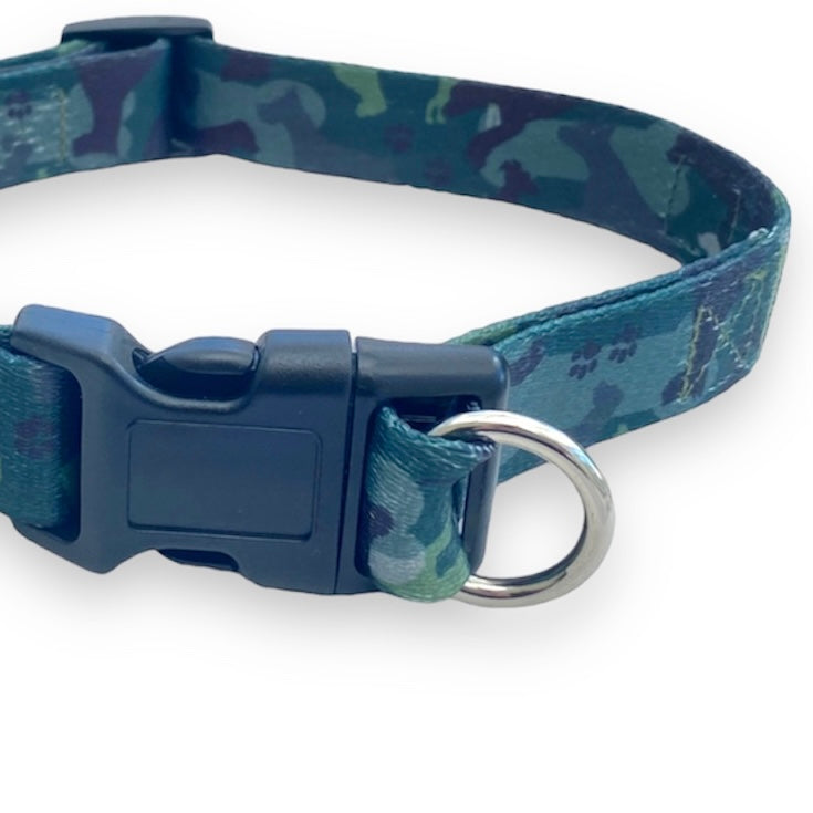 a close up of the buckle and bring of a no escape safe cinch dog collar in green camo print